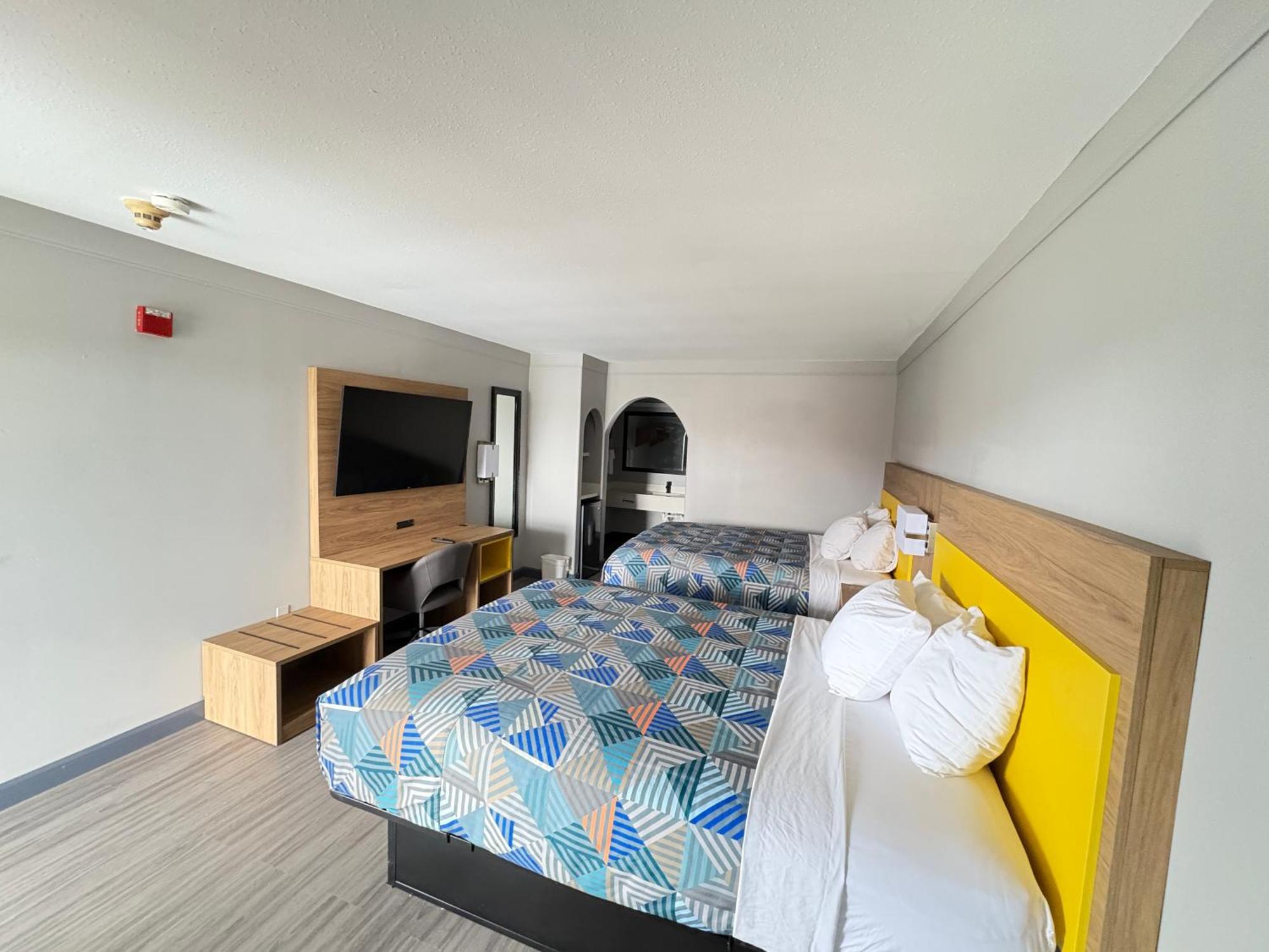 Days Inn By Wyndham กอนซาเลส ภายนอก รูปภาพ